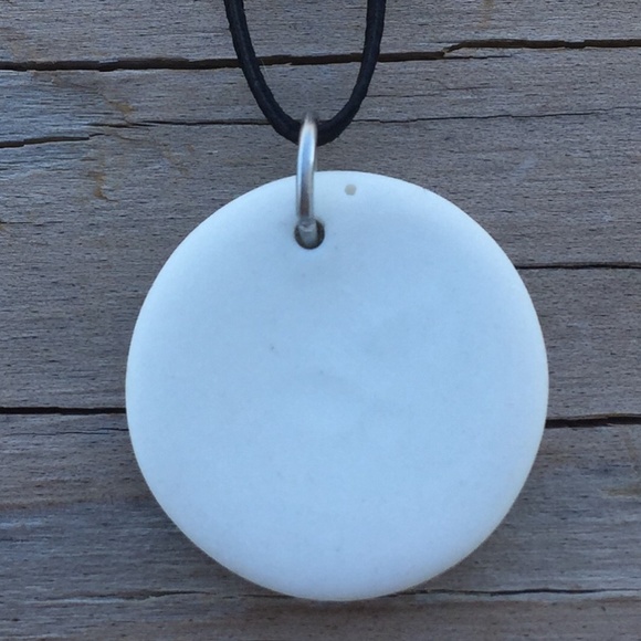 Dolphin Triskele Porcelain pendant necklace - Picture 3 of 8